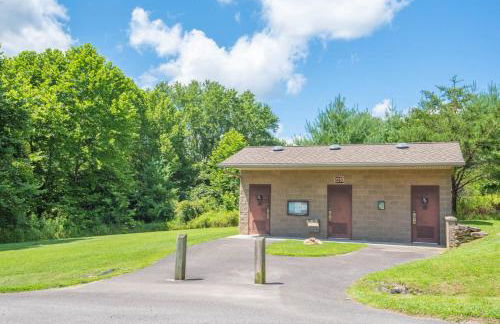 New River Views & Access - Hot Tub, Gazebo, Fire Pit, Next to Riverside Canoeing! - Foto 36