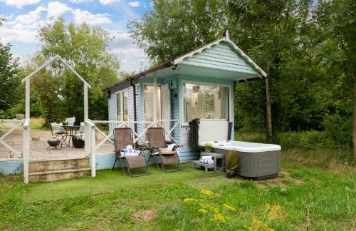 Woodland Art Studio - Cosy Woodland Studio with Private Hot Tub - Photo 20
