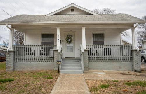 Historic Route-66 Bungalow - Photo 22