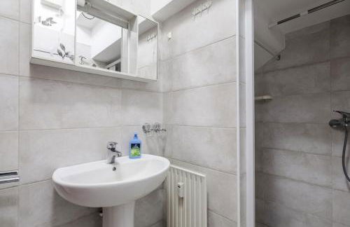 HOST4U - Loft del GARDA Residence with Pool, Front Lake Building - Foto 13