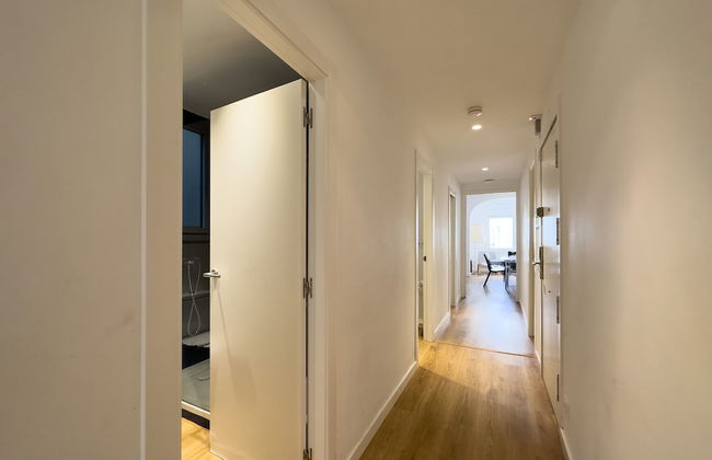 AinB Barcelona Sants Apartments - Photo 6