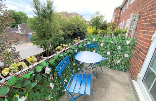 Redhill Town Centre 3 bed House near Gatwick Airport, easy commute to London - Foto 19