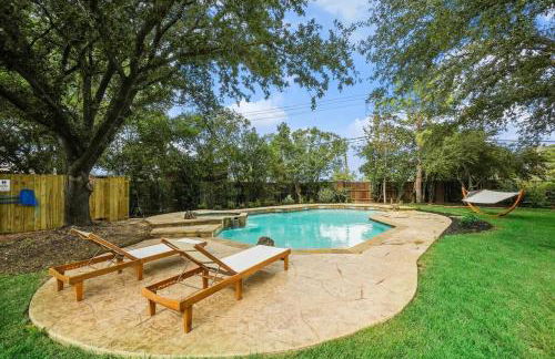 Tropical Pool Oasis - 5 BR Foosbal Cinema - Photo 1