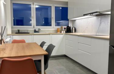 PARIS PANTIN Magnifique Appartement 4 pièces de 108m2 avec 2 PARKING intérieur - très cosy pour 1 à 12 personnes - Entièrement refait à neuf ENTIRE APARTMENT LUXURIOUS AND WARM - PANTIN PARIS 19 ème FREE WIFI GRATUIT - Foto 7