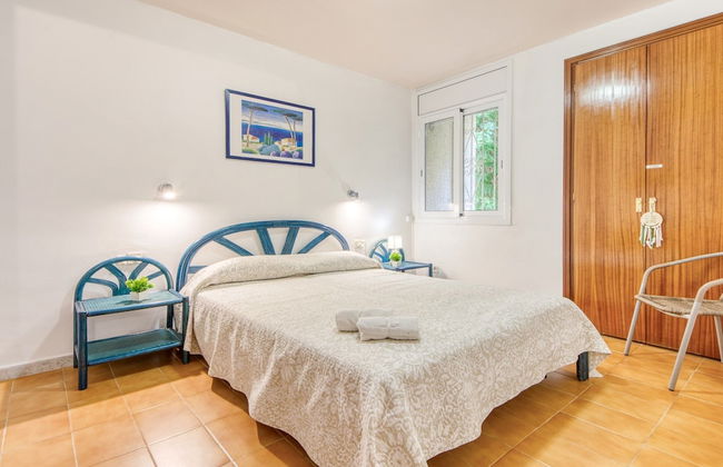 Apartment in Roses Near Canyelles Beach - Photo 4