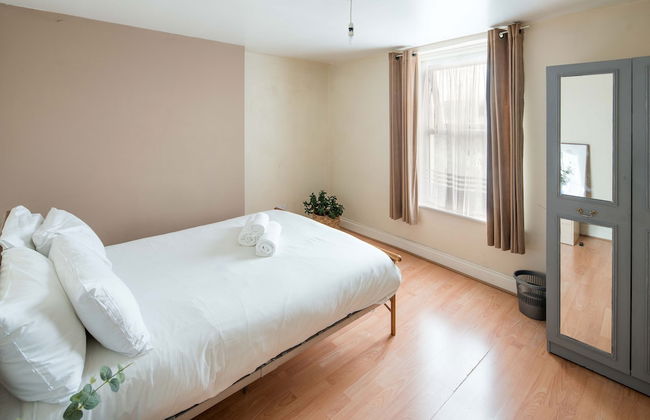 Stylish Penthouse for 6 in Woolwich - Photo 7