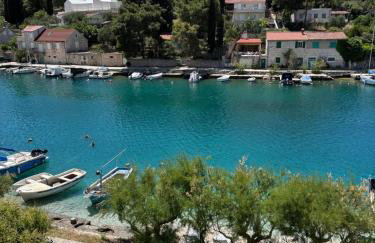 Amare Apartments - Photo 10