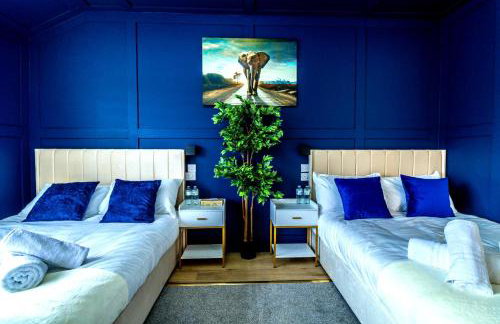 Blue Haven House Sleeps 11 Garden & Parking - Photo 1