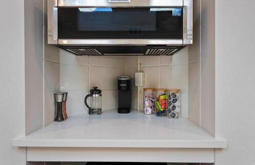 Small Home with Ocean View walk to Restaurants Brewery Shops Beach - Foto 20