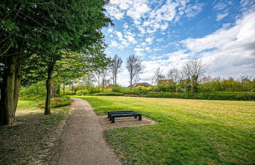 Milton Keynes for Families and Contractors with Private Parking - Foto 35