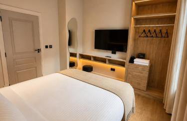 East Parade Collection, Opaz House Flat 3 - Photo 2