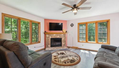 Dog-friendly 6-acre 5BR 3BA home, game room, deck, Wisconsin Dells 10min - Foto 5