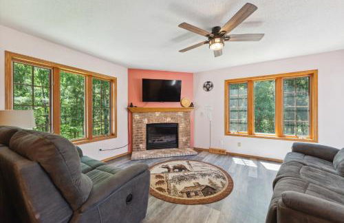 Dog-friendly 6-acre 5BR 3BA home, game room, deck, Wisconsin Dells 10min - Foto 5