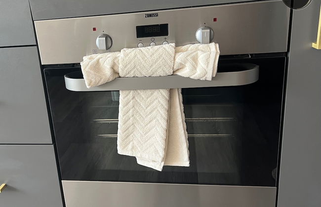 City Centre 1-bed Apartment in Preston With Sky - Photo 7