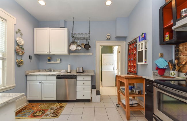 Artist's House Upper Apt Walk to Forsyth - Photo 22