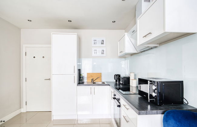 Spacious 1 Bedroom Near Hospital - Foto 6