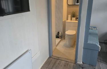 Cozy 1 Bed Retreat - Amlwch - Photo 2