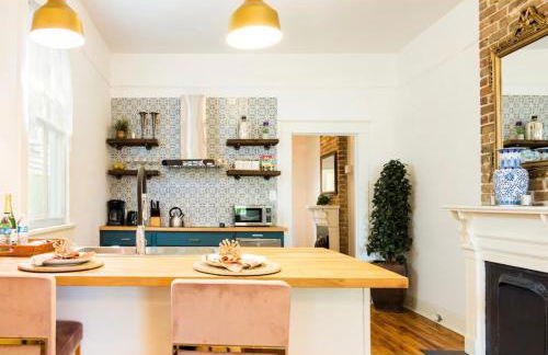 Elegant Renovated House With Relaxing Courtyard - Near FQ - Foto 6