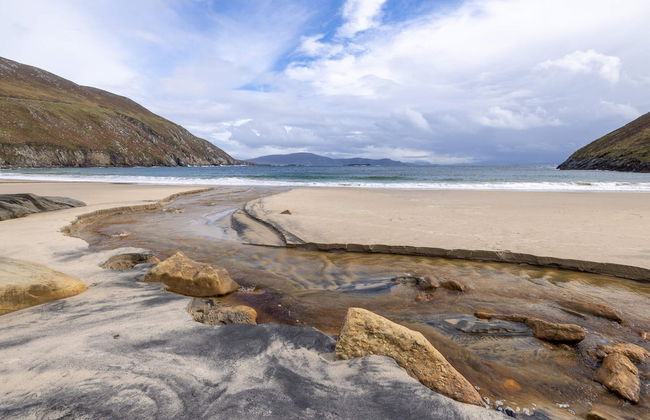 Detached Cottage Overlooking Lake in Connemara - Foto 26