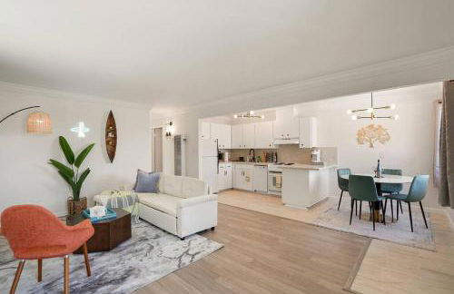 Charming 2BR Coastal Getaway in Pacifica - Photo 1