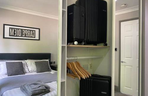 Modern Spacious 1 Bed Apartment with Free Parking in Trendy Inner London Suburb 15 mins walk to Victoria Line Underground then 20 mins to Oxford Street "West End of London" or 10 mins walk to Overground and 10 mins to London Liverpool St "City of London" - Foto 27