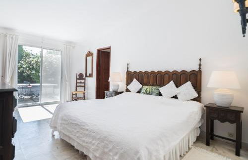 Traditional 3 bedroom villa with great pool in the heart of Vale do Lobo - Photo 18