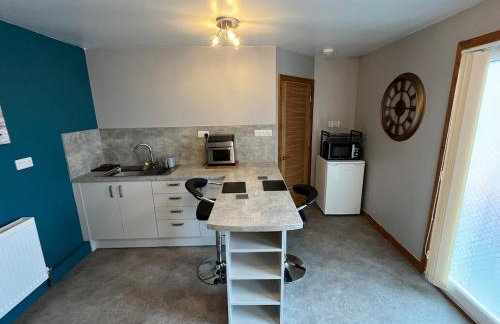 Private, Modern and Detached Garden Apartment - Photo 33