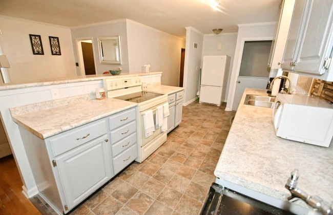 2 Blocks to ND 4 Bedroom 2 Bath Home 1217 - Foto 3