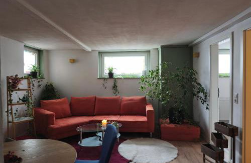 statt HOTEL - Frisch, Frech und Farbenfroh - Helle Souterrainwohnung - Photo 2