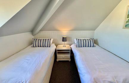 HEADLANDS-2 BED-SEA VIEW APARTMENT-TREARDDUR BAY - Photo 7