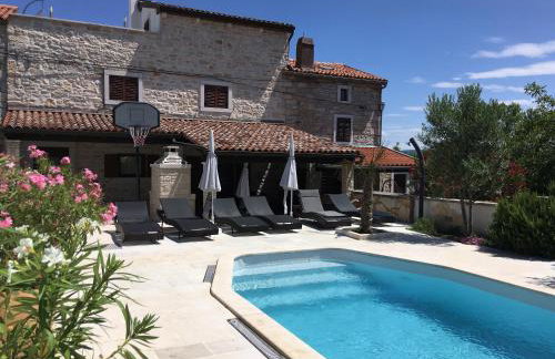 Beautiful stone house in Istria - Photo 1