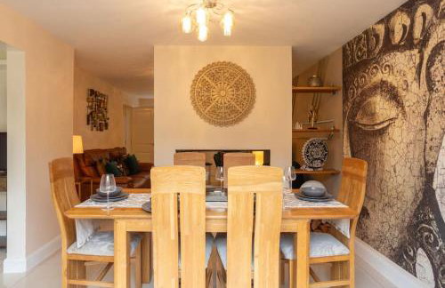 Luxurious 4 Dbl Bedroom house- home away from home - Foto 8