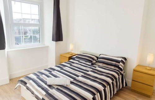 Central Modern Apartment -Sleeps 6 - Parking - Foto 4