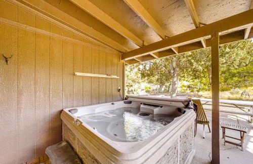 Peaceful Strawberry Cabin Fire Pit and Hot Tub - Foto 19