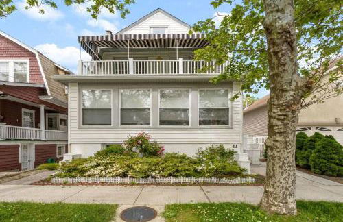 5BR 3BA Family Retreat 2 Blocks from Beach - Foto 1