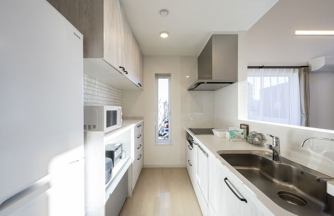 THE LUNA LOUNGE - Photo 46