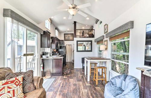 Eureka Tiny Home with Hot Tub and Community Beach! - Foto 8