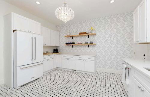 Family Haven with Hot Tub-Near Downtown Indy - Foto 3