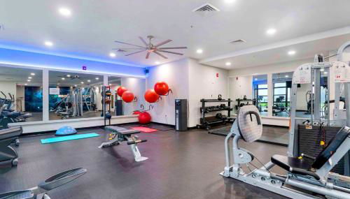 Comfort & Convenience in Trendy Crystal City Loft - Photo 5