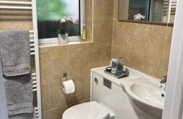 Cozy & Self Contained Garden Bungalow - Foto 19