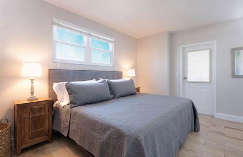 NEW Beach Condo 5 min walk to the Beach Sleeps 9 - Foto 11