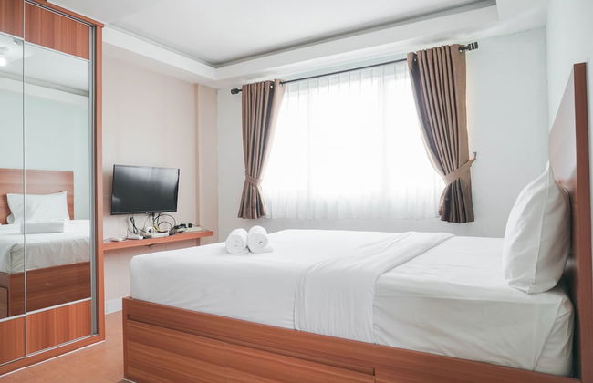 Best Homey Elegant Studio Room at Amethyst Apartment - Photo 1