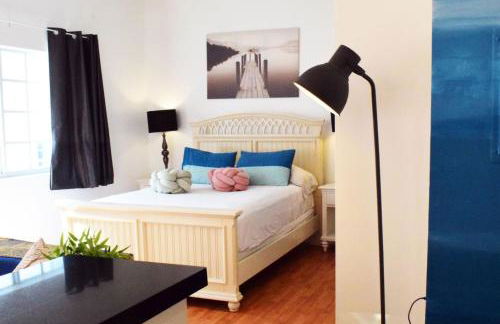 Light-Filled Apt Steps to Beach Convention Center - Foto 7