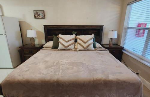 Prime Location Gateway with Pool & Patios, Near Beaches, Groceries and Restaurants - Photo 80