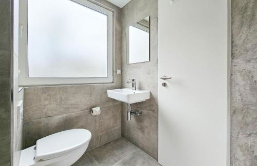 Tolstov Apartments - Monteurwohnungen - 3 Schlafzimmer - Küche - Balkon - Waschmaschine - 25 Min zur Messe DUS - Foto 17