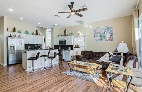 Spacious retreat w pool & game room - Foto 26