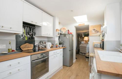 Gorgeous House near Windsor & River Thames - Photo 15