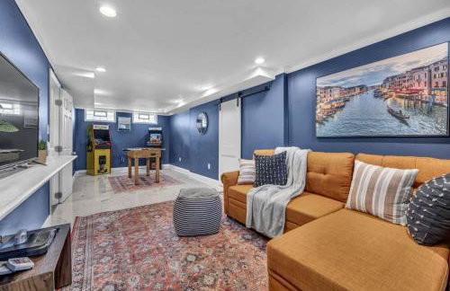 Swim and Relax In our Pool and Hot Tub and Recently Renovated - Photo 69