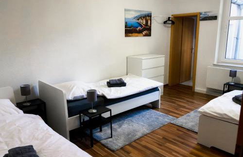 Preiswerte Apartments für Monteure, WLAN, Smart-TV & kostenfreie Parkplätze - Foto 11