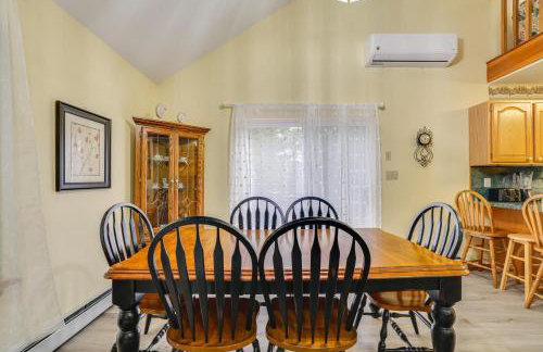 Private Hot Tub Lakefront Poconos Home! - Foto 6